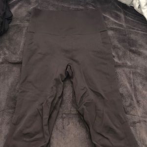 grey lulu lemon leggings